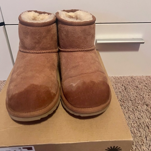 Classic Ultra Mini Uggs - Picture 1 of 3